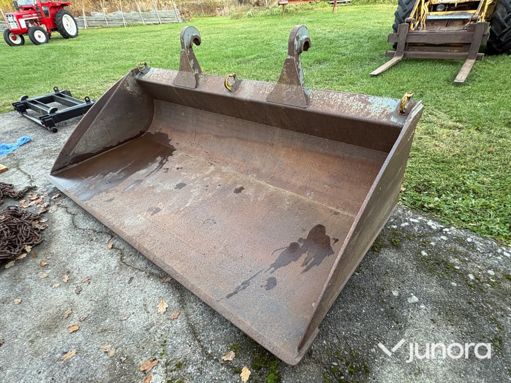 Planeringskopa - Norje - Utovarna korpa: slika Planeringskopa - Norje - Utovarna korpa Planeringskopa - Norje - Utovarna korpa: slika Planeringskopa - Norje - Utovarna korpa