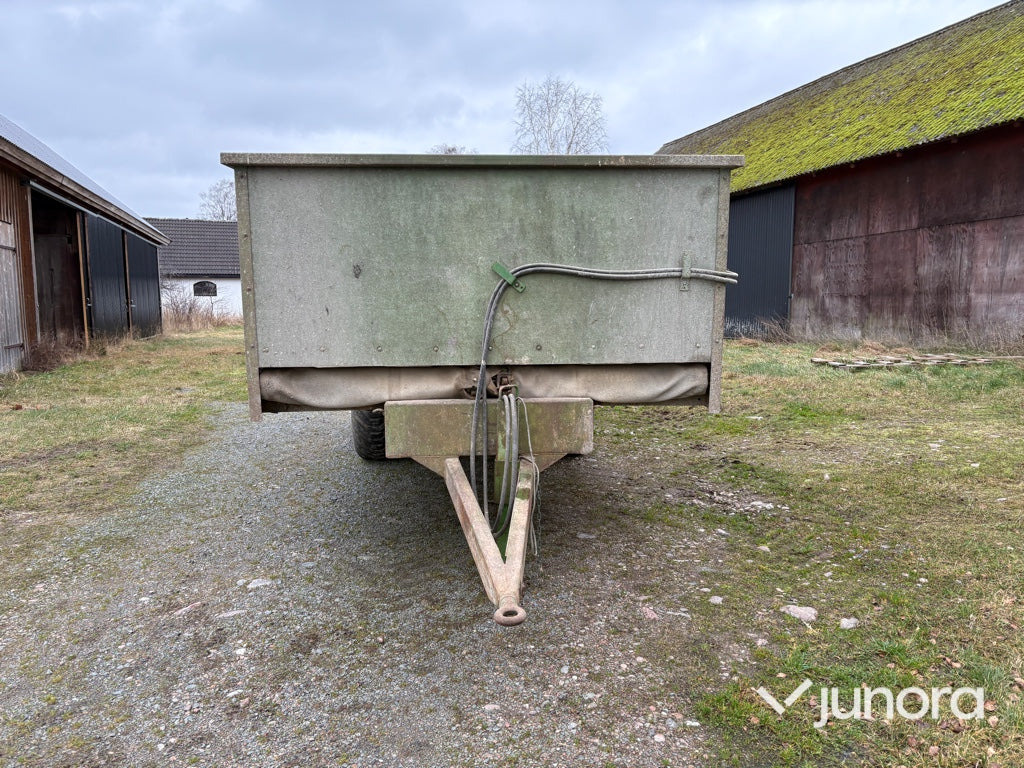 Potatiskärra – eldriven bottenmatta, hydraulisk baklucka - Nagibna prikolica za poljoprivredna gospodarstva/ Istovarivač: slika Potatiskärra – eldriven bottenmatta, hydraulisk baklucka - Nagibna prikolica za poljoprivredna gospodarstva/ Istovarivač Potatiskärra – eldriven bottenmatta, hydraulisk baklucka - Nagibna prikolica za poljoprivredna gospodarstva/ Istovarivač: slika Potatiskärra – eldriven bottenmatta, hydraulisk baklucka - Nagibna prikolica za poljoprivredna gospodarstva/ Istovarivač