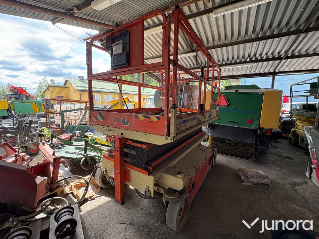 Saxlift - JLG Industries, 2658E - Škarasta podizna platforma: slika Saxlift - JLG Industries, 2658E - Škarasta podizna platforma Saxlift - JLG Industries, 2658E - Škarasta podizna platforma: slika Saxlift - JLG Industries, 2658E - Škarasta podizna platforma