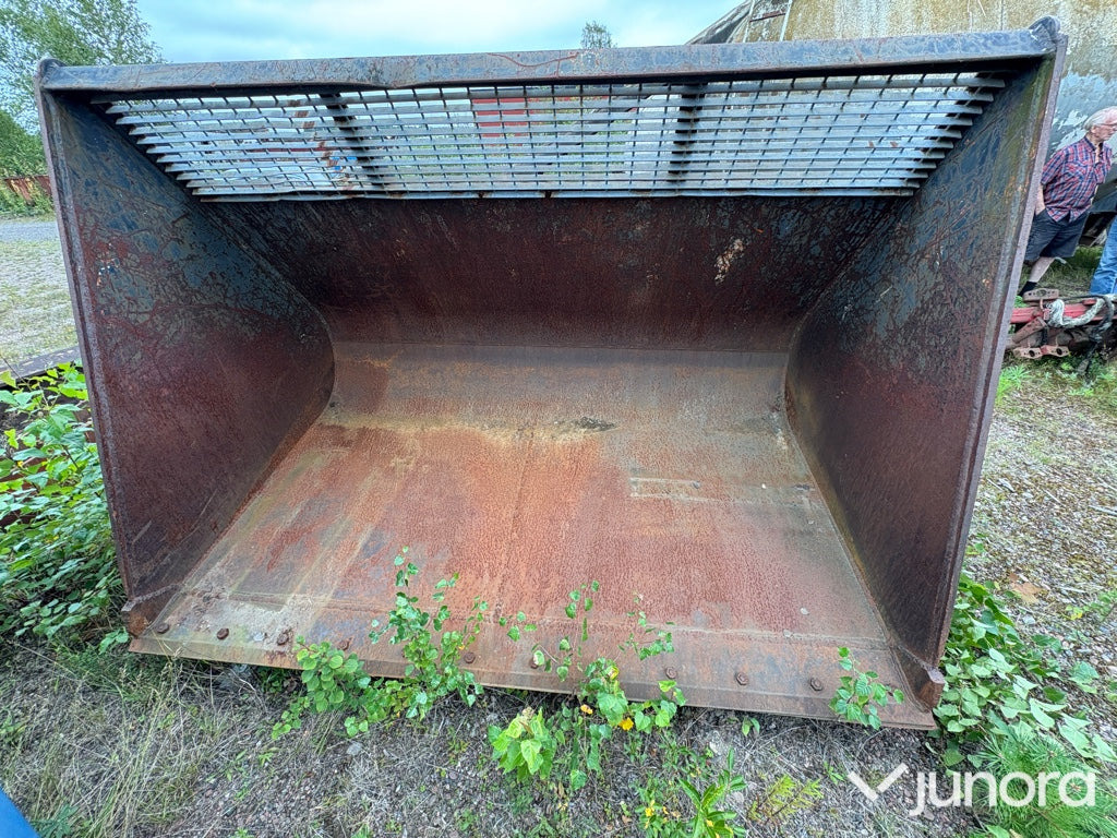 Skopa - Volvo BM - Utovarna korpa: slika Skopa - Volvo BM - Utovarna korpa Skopa - Volvo BM - Utovarna korpa: slika Skopa - Volvo BM - Utovarna korpa