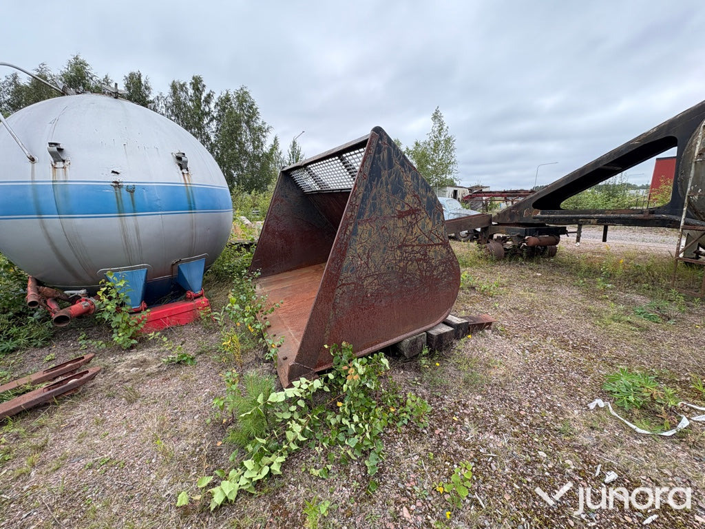 Skopa - Volvo BM - Utovarna korpa: slika Skopa - Volvo BM - Utovarna korpa Skopa - Volvo BM - Utovarna korpa: slika Skopa - Volvo BM - Utovarna korpa