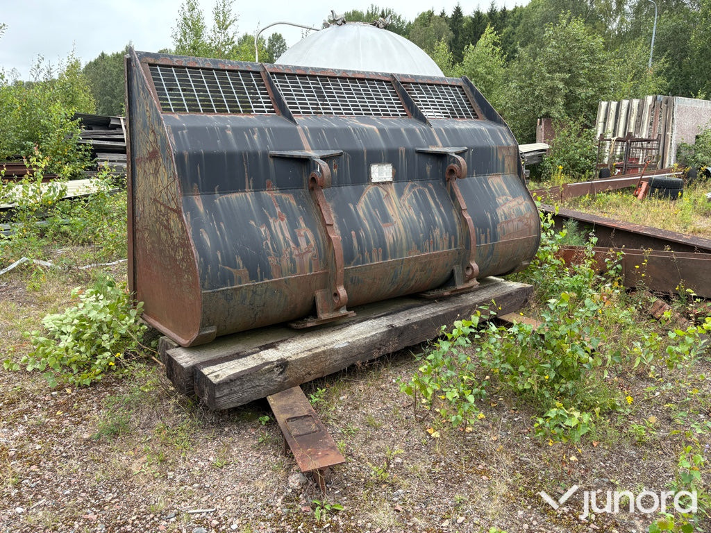 Skopa - Volvo BM - Utovarna korpa: slika Skopa - Volvo BM - Utovarna korpa Skopa - Volvo BM - Utovarna korpa: slika Skopa - Volvo BM - Utovarna korpa