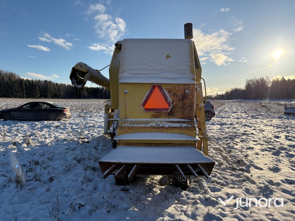 Skördetröska - New Holland Clayson 1520 - Kombajn za žetvu: slika Skördetröska - New Holland Clayson 1520 - Kombajn za žetvu Skördetröska - New Holland Clayson 1520 - Kombajn za žetvu: slika Skördetröska - New Holland Clayson 1520 - Kombajn za žetvu