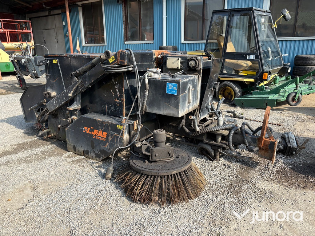 Sopmaskin Bogserad - Fjärås, FS 700 - Cestovna čistilica: slika Sopmaskin Bogserad - Fjärås, FS 700 - Cestovna čistilica Sopmaskin Bogserad - Fjärås, FS 700 - Cestovna čistilica: slika Sopmaskin Bogserad - Fjärås, FS 700 - Cestovna čistilica