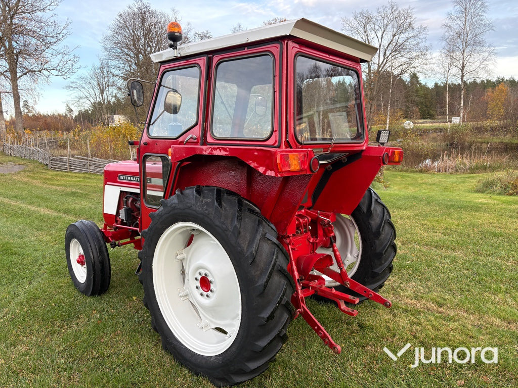 Traktor - International 444 - Traktor: slika Traktor - International 444 - Traktor Traktor - International 444 - Traktor: slika Traktor - International 444 - Traktor