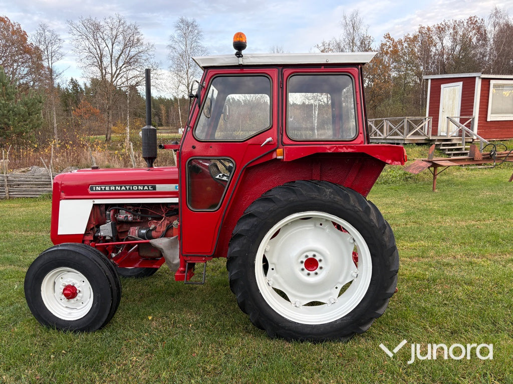 Traktor - International 444 - Traktor: slika Traktor - International 444 - Traktor Traktor - International 444 - Traktor: slika Traktor - International 444 - Traktor