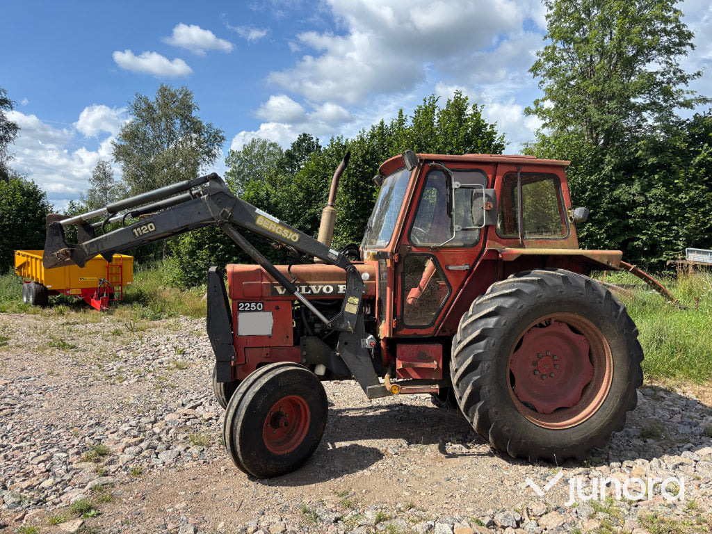 Traktor Volvo BM 2250 med lastare - Traktor: slika Traktor Volvo BM 2250 med lastare - Traktor Traktor Volvo BM 2250 med lastare - Traktor: slika Traktor Volvo BM 2250 med lastare - Traktor