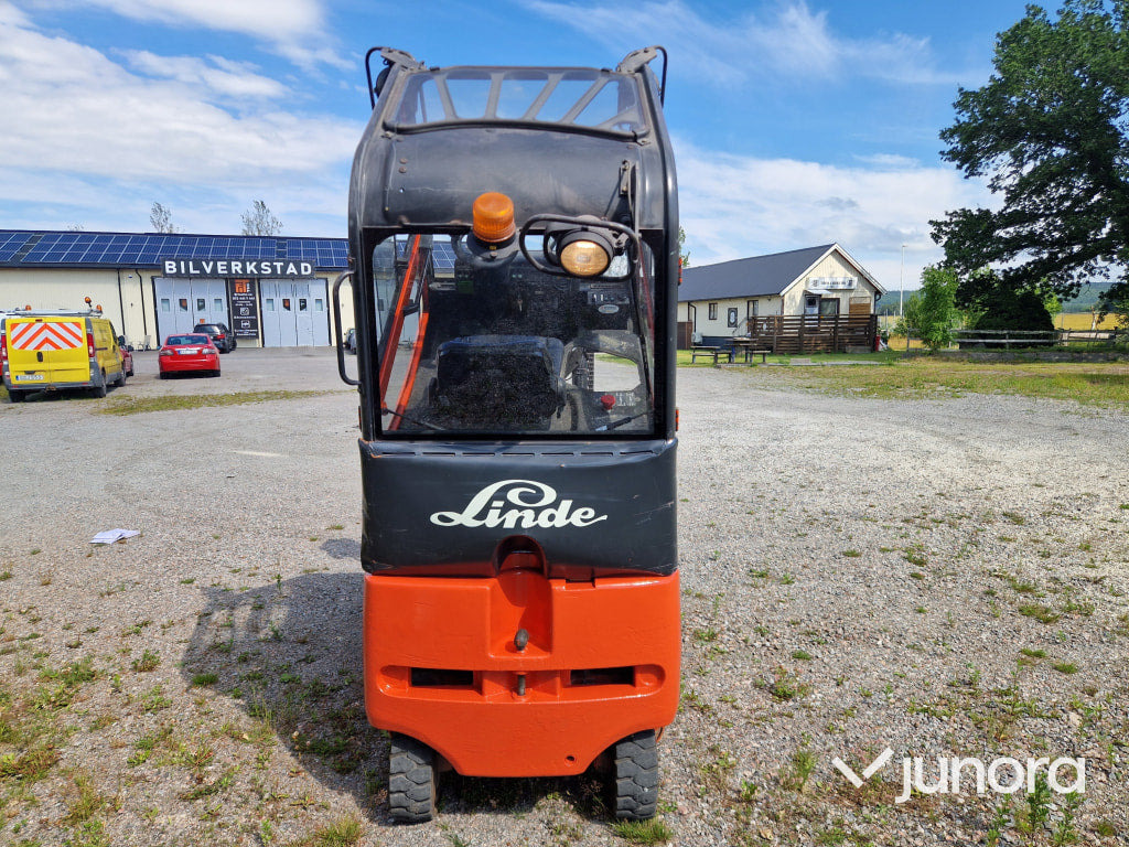 Truck Linde E20/600 - Električni viličar: slika Truck Linde E20/600 - Električni viličar Truck Linde E20/600 - Električni viličar: slika Truck Linde E20/600 - Električni viličar