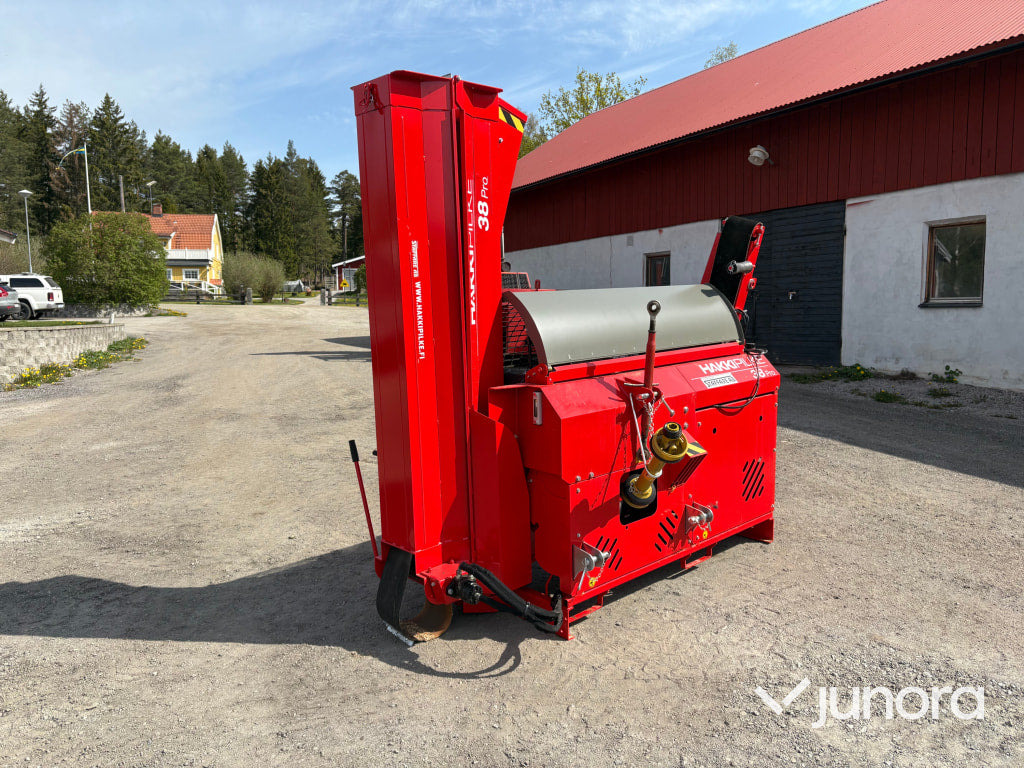 Vedmaskin Hakki Pilke 38 PRO PTO + Hydrauliskt uppläggningbord Hakki Pilke Hakkifeed 422 - Drobilica za drvo: slika Vedmaskin Hakki Pilke 38 PRO PTO + Hydrauliskt uppläggningbord Hakki Pilke Hakkifeed 422 - Drobilica za drvo Vedmaskin Hakki Pilke 38 PRO PTO + Hydrauliskt uppläggningbord Hakki Pilke Hakkifeed 422 - Drobilica za drvo: slika Vedmaskin Hakki Pilke 38 PRO PTO + Hydrauliskt uppläggningbord Hakki Pilke Hakkifeed 422 - Drobilica za drvo
