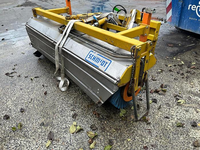 Aebi-Schmidt VKS 22-H - Metla: slika Aebi-Schmidt VKS 22-H - Metla Aebi-Schmidt VKS 22-H - Metla: slika Aebi-Schmidt VKS 22-H - Metla