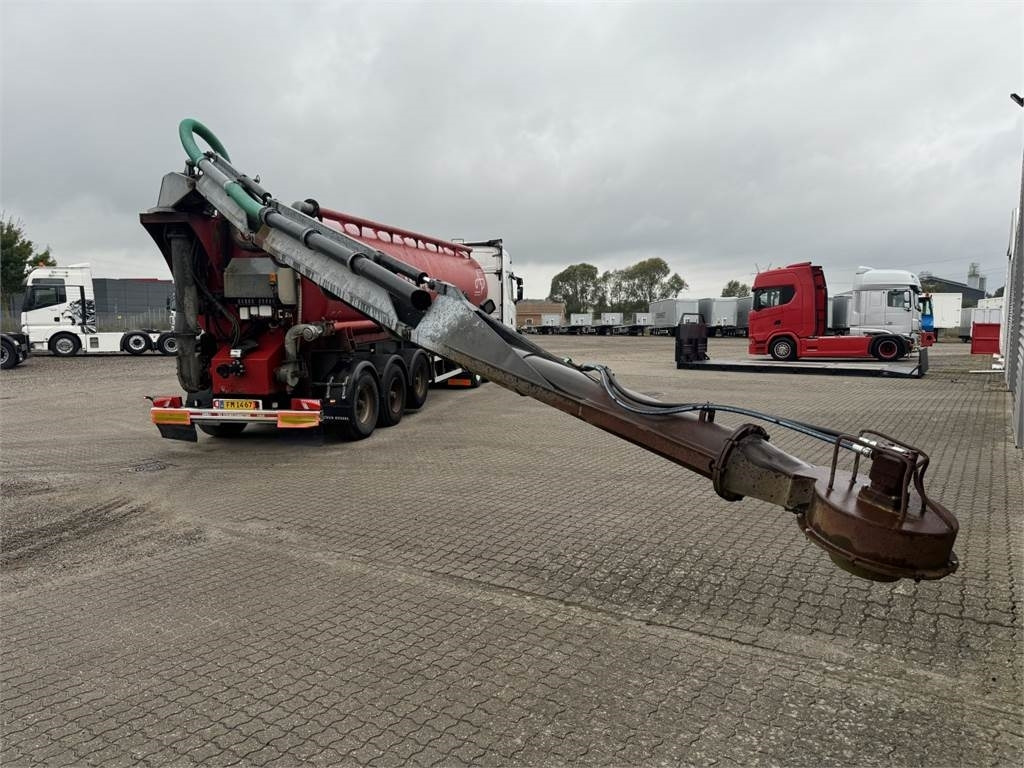 AP Gyllevogn 34m3 tank til Gylle-vand - Poluprikolica cisterna: slika AP Gyllevogn 34m3 tank til Gylle-vand - Poluprikolica cisterna AP Gyllevogn 34m3 tank til Gylle-vand - Poluprikolica cisterna: slika AP Gyllevogn 34m3 tank til Gylle-vand - Poluprikolica cisterna