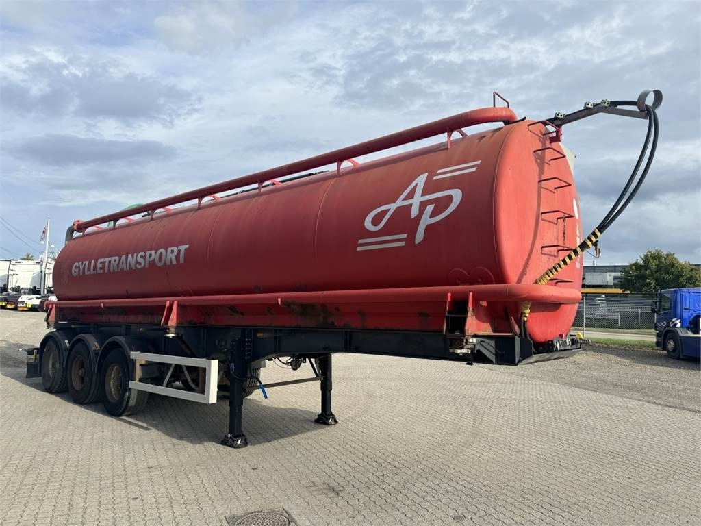 AP Gyllevogn 34m3 tank til Gylle-vand - Poluprikolica cisterna: slika AP Gyllevogn 34m3 tank til Gylle-vand - Poluprikolica cisterna AP Gyllevogn 34m3 tank til Gylle-vand - Poluprikolica cisterna: slika AP Gyllevogn 34m3 tank til Gylle-vand - Poluprikolica cisterna
