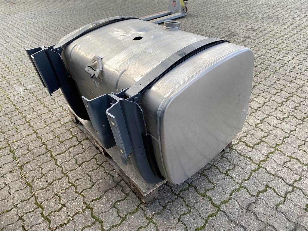 DAF Dieseltank 450 ltr - Spremnik goriva za Kamion: slika DAF Dieseltank 450 ltr - Spremnik goriva za Kamion DAF Dieseltank 450 ltr - Spremnik goriva za Kamion: slika DAF Dieseltank 450 ltr - Spremnik goriva za Kamion