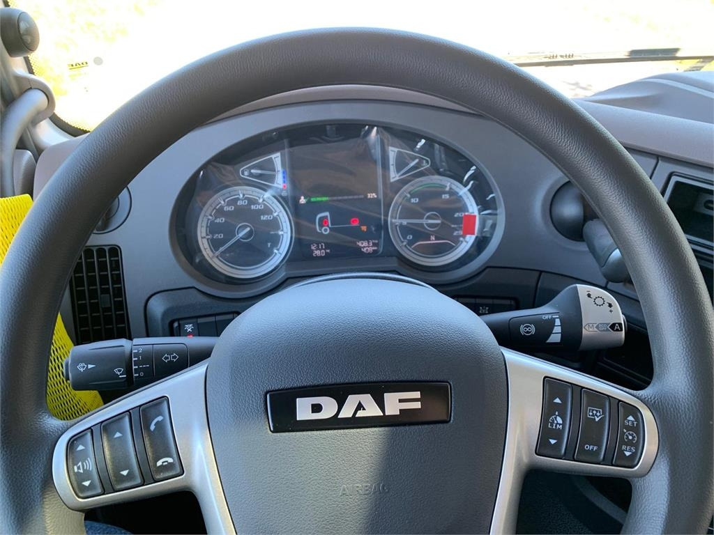 Kamion-šasija DAF XF 430 FAW 8x4*4 Tridem: slika Kamion-šasija DAF XF 430 FAW 8x4*4 Tridem