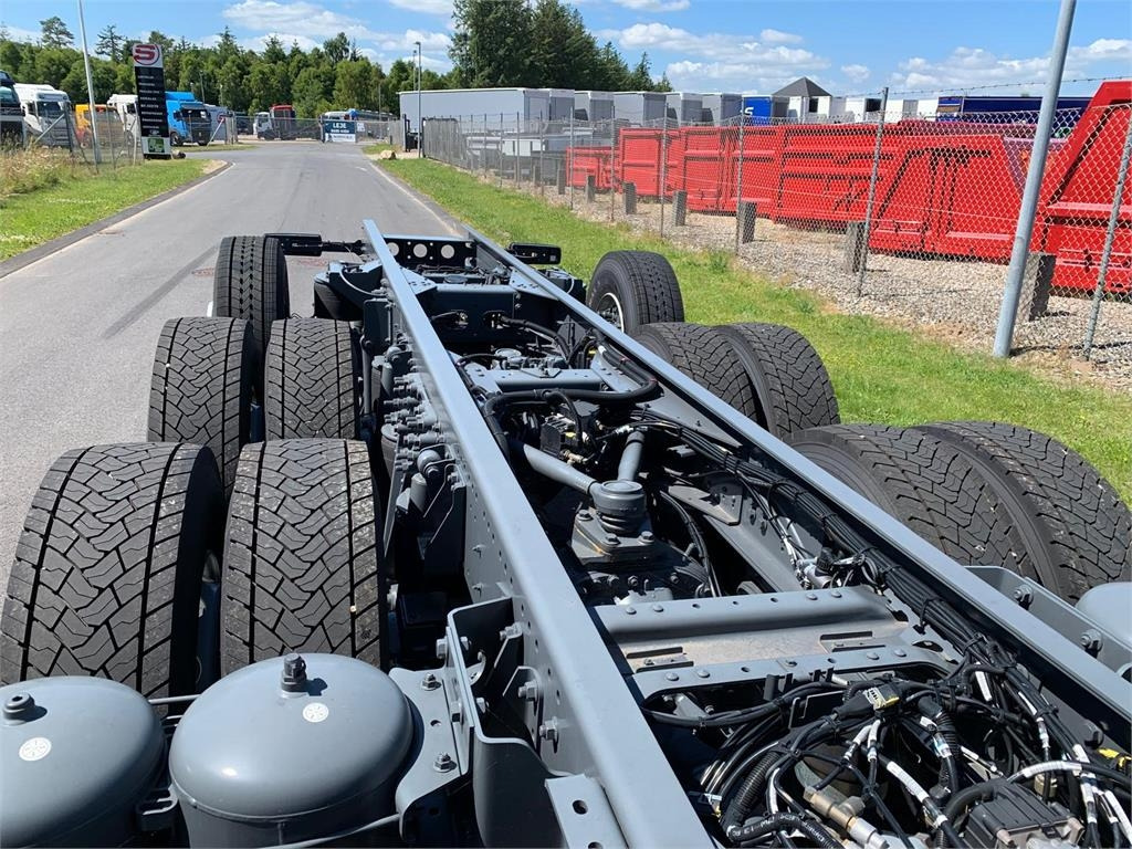 Kamion-šasija DAF XF 430 FAW 8x4*4 Tridem: slika Kamion-šasija DAF XF 430 FAW 8x4*4 Tridem