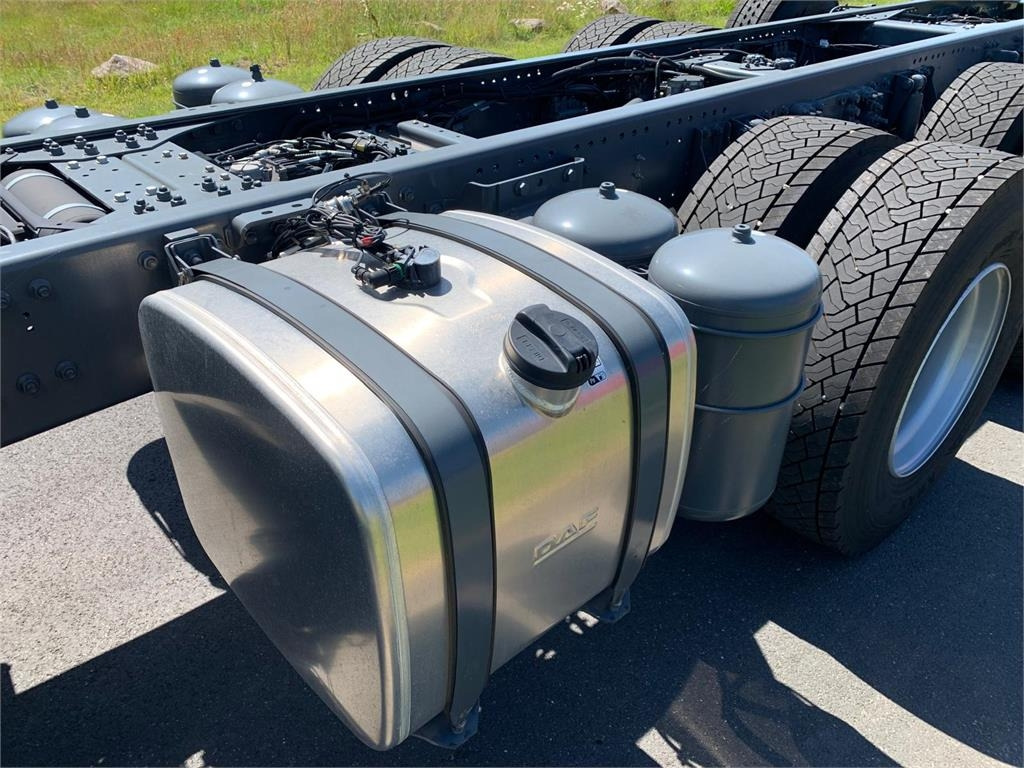 Kamion-šasija DAF XF 430 FAW 8x4*4 Tridem: slika Kamion-šasija DAF XF 430 FAW 8x4*4 Tridem