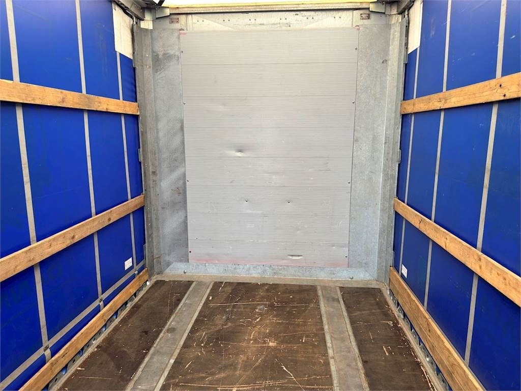 Poluprikolica s ceradom Hangler 3-aks gardintrailer hævetag + skydetag: slika Poluprikolica s ceradom Hangler 3-aks gardintrailer hævetag + skydetag