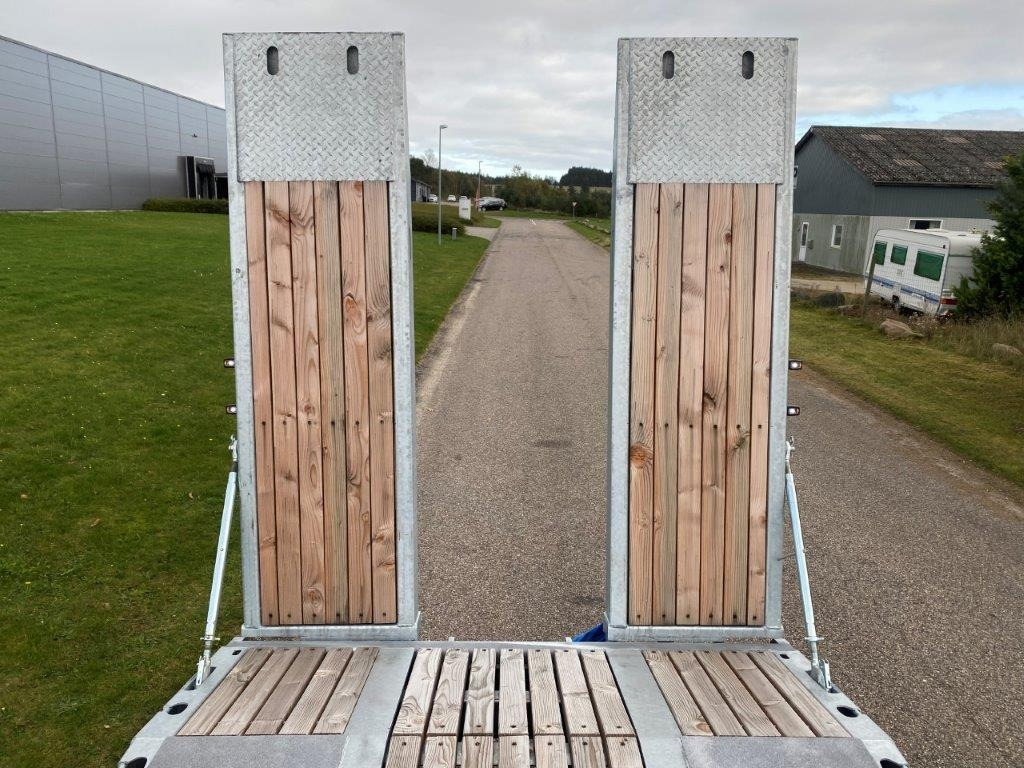 Hangler DTS-H 300 P 3 akslet med ramper - Prikolica s niskim utovarivačem: slika Hangler DTS-H 300 P 3 akslet med ramper - Prikolica s niskim utovarivačem Hangler DTS-H 300 P 3 akslet med ramper - Prikolica s niskim utovarivačem: slika Hangler DTS-H 300 P 3 akslet med ramper - Prikolica s niskim utovarivačem