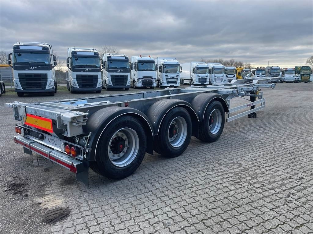 Hangler SDS 430 container chassis - multi låse - ADR - Transporter kontejnera/ Poluprikolica s izmjenjivim sanducima: slika Hangler SDS 430 container chassis - multi låse - ADR - Transporter kontejnera/ Poluprikolica s izmjenjivim sanducima Hangler SDS 430 container chassis - multi låse - ADR - Transporter kontejnera/ Poluprikolica s izmjenjivim sanducima: slika Hangler SDS 430 container chassis - multi låse - ADR - Transporter kontejnera/ Poluprikolica s izmjenjivim sanducima