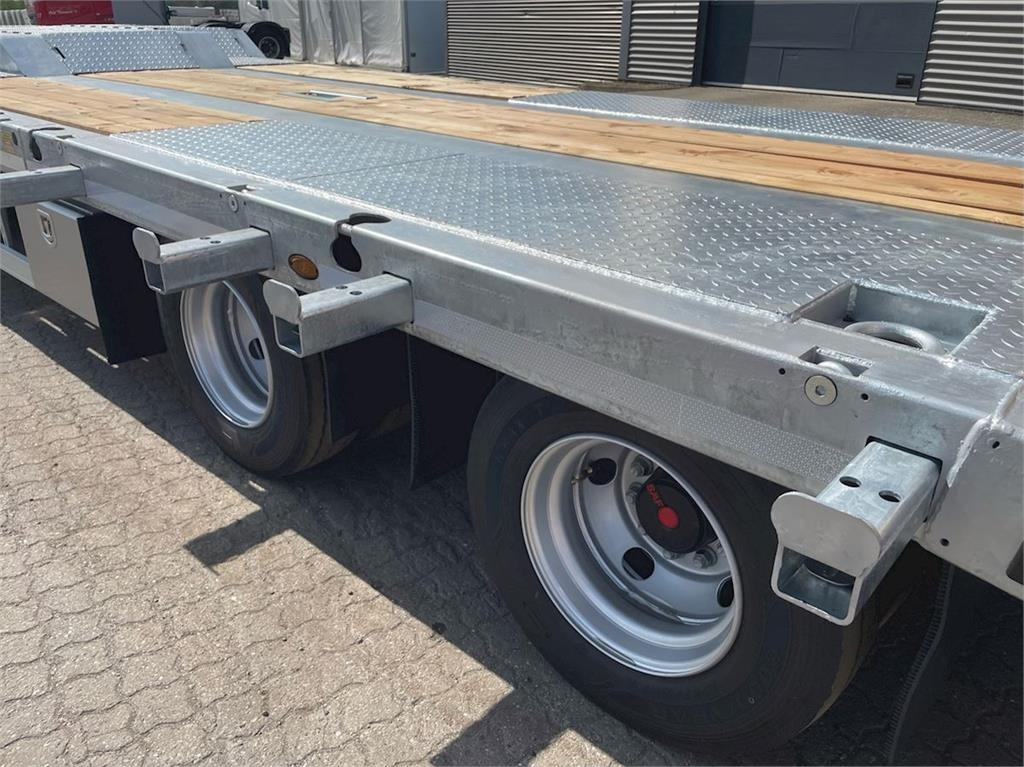 Hangler VTS-H 400 4 akslet - 2 delt ramper - Prikolica s niskim utovarivačem: slika Hangler VTS-H 400 4 akslet - 2 delt ramper - Prikolica s niskim utovarivačem Hangler VTS-H 400 4 akslet - 2 delt ramper - Prikolica s niskim utovarivačem: slika Hangler VTS-H 400 4 akslet - 2 delt ramper - Prikolica s niskim utovarivačem