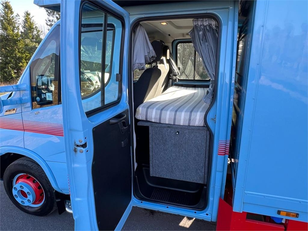 Iveco Daily 70C18 - dobbelt cab - Kamion sandučar: slika Iveco Daily 70C18 - dobbelt cab - Kamion sandučar Iveco Daily 70C18 - dobbelt cab - Kamion sandučar: slika Iveco Daily 70C18 - dobbelt cab - Kamion sandučar