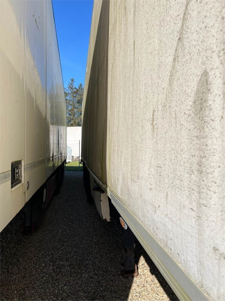Krone 13,6 mtr boks - Poluprikolica sa zatvorenim sandukom: slika Krone 13,6 mtr boks - Poluprikolica sa zatvorenim sandukom Krone 13,6 mtr boks - Poluprikolica sa zatvorenim sandukom: slika Krone 13,6 mtr boks - Poluprikolica sa zatvorenim sandukom
