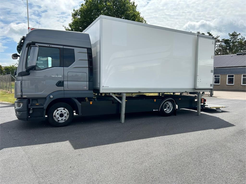 MAN TGL 8-220 4x2 BL incl. 2 stk veksellad - Transporter kontejnera/ Kamion s izmjenjivim sanducima: slika MAN TGL 8-220 4x2 BL incl. 2 stk veksellad - Transporter kontejnera/ Kamion s izmjenjivim sanducima MAN TGL 8-220 4x2 BL incl. 2 stk veksellad - Transporter kontejnera/ Kamion s izmjenjivim sanducima: slika MAN TGL 8-220 4x2 BL incl. 2 stk veksellad - Transporter kontejnera/ Kamion s izmjenjivim sanducima