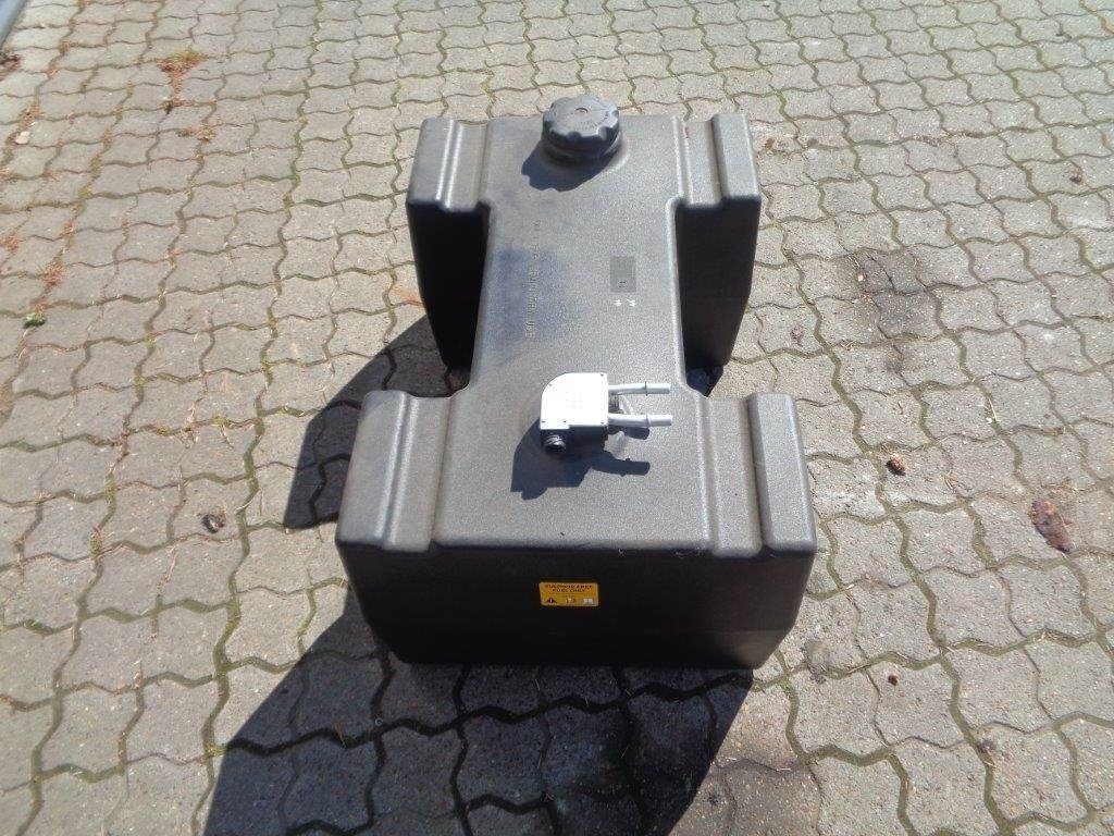 Mercedes-Benz 100 L plast (H formet) Dieseltank - Spremnik goriva za Kamion: slika Mercedes-Benz 100 L plast (H formet) Dieseltank - Spremnik goriva za Kamion Mercedes-Benz 100 L plast (H formet) Dieseltank - Spremnik goriva za Kamion: slika Mercedes-Benz 100 L plast (H formet) Dieseltank - Spremnik goriva za Kamion