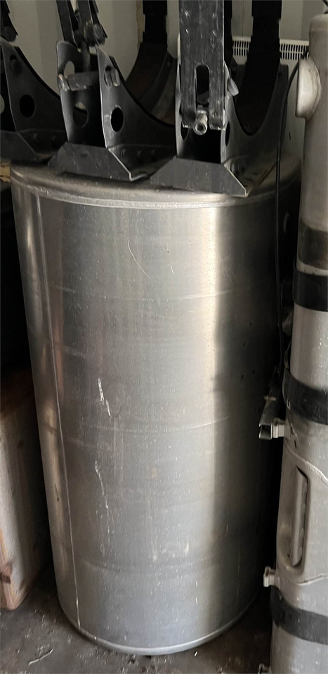 Volvo Dieseltank 570 L med 3 bæringer - Spremnik goriva: slika Volvo Dieseltank 570 L med 3 bæringer - Spremnik goriva Volvo Dieseltank 570 L med 3 bæringer - Spremnik goriva: slika Volvo Dieseltank 570 L med 3 bæringer - Spremnik goriva