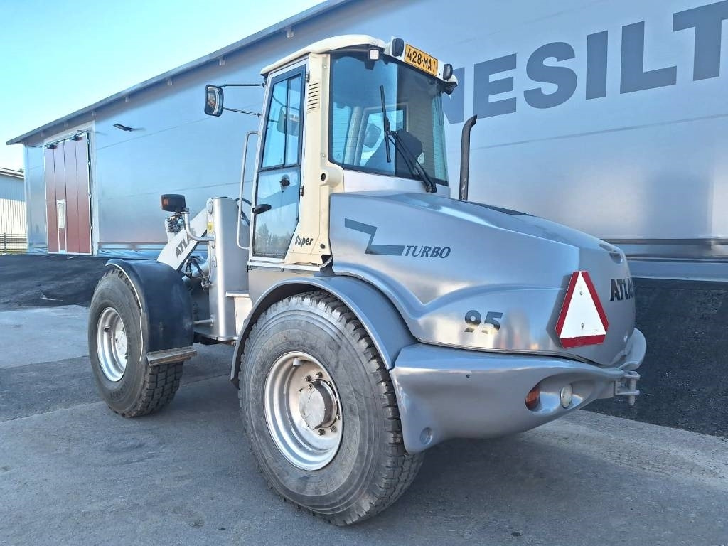 Atlas 95 SUPER - Utovarivač na kotačima: slika Atlas 95 SUPER - Utovarivač na kotačima Atlas 95 SUPER - Utovarivač na kotačima: slika Atlas 95 SUPER - Utovarivač na kotačima