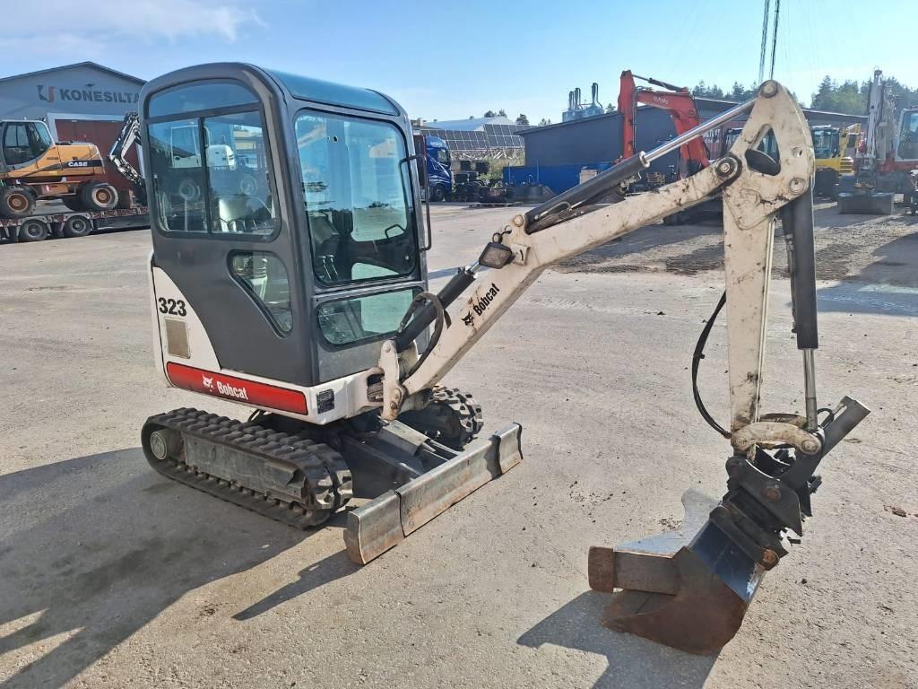 Bobcat 323K KALLISTAJA, 2-KAUHAA - Mini bager: slika Bobcat 323K KALLISTAJA, 2-KAUHAA - Mini bager Bobcat 323K KALLISTAJA, 2-KAUHAA - Mini bager: slika Bobcat 323K KALLISTAJA, 2-KAUHAA - Mini bager
