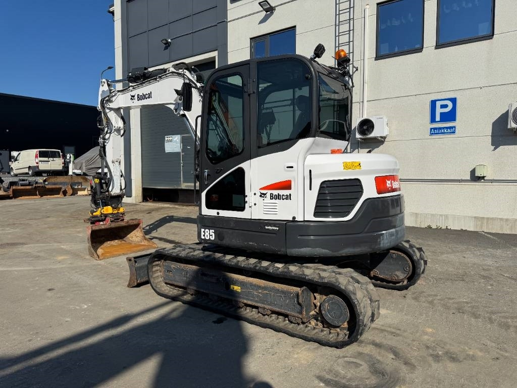 Bobcat E85 PYÖRITTÄJÄLLÄ - Mini bager: slika Bobcat E85 PYÖRITTÄJÄLLÄ - Mini bager Bobcat E85 PYÖRITTÄJÄLLÄ - Mini bager: slika Bobcat E85 PYÖRITTÄJÄLLÄ - Mini bager