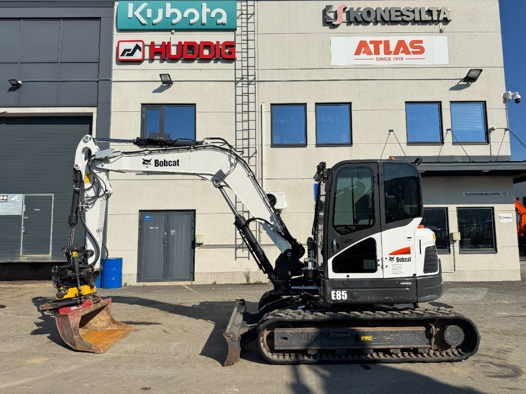 Bobcat E85 PYÖRITTÄJÄLLÄ - Mini bager: slika Bobcat E85 PYÖRITTÄJÄLLÄ - Mini bager Bobcat E85 PYÖRITTÄJÄLLÄ - Mini bager: slika Bobcat E85 PYÖRITTÄJÄLLÄ - Mini bager