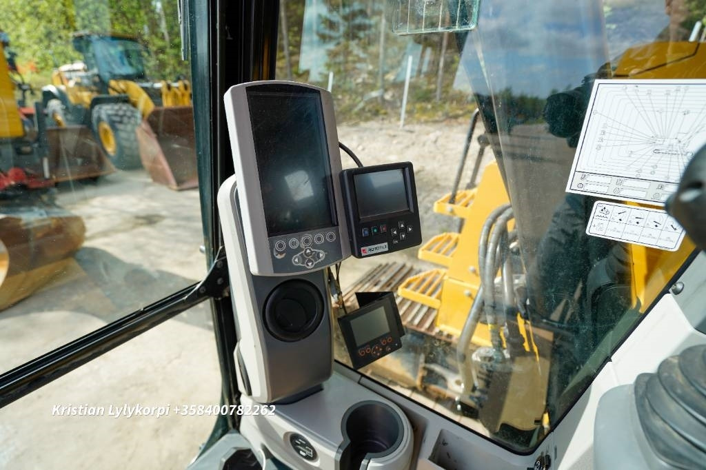 Bager gusjeničar CAT 335 F L CR: slika Bager gusjeničar CAT 335 F L CR