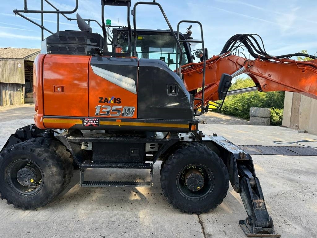 Hitachi ZX 135 W-7 - Bager na kotačima: slika Hitachi ZX 135 W-7 - Bager na kotačima Hitachi ZX 135 W-7 - Bager na kotačima: slika Hitachi ZX 135 W-7 - Bager na kotačima