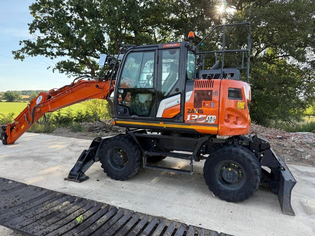 Hitachi ZX 135 W-7 - Bager na kotačima: slika Hitachi ZX 135 W-7 - Bager na kotačima Hitachi ZX 135 W-7 - Bager na kotačima: slika Hitachi ZX 135 W-7 - Bager na kotačima