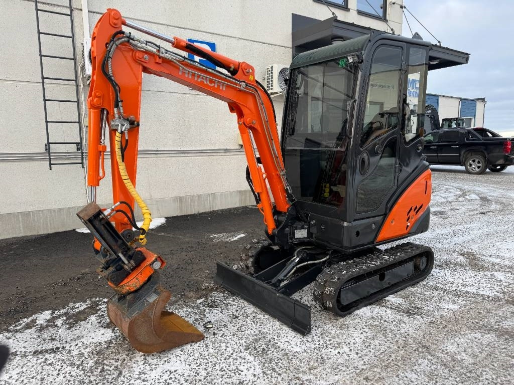 Hitachi ZX 18-3 CLR Kallistaja ja pyöritys - Mini bager: slika Hitachi ZX 18-3 CLR Kallistaja ja pyöritys - Mini bager Hitachi ZX 18-3 CLR Kallistaja ja pyöritys - Mini bager: slika Hitachi ZX 18-3 CLR Kallistaja ja pyöritys - Mini bager