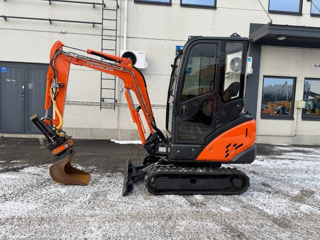 Hitachi ZX 18-3 CLR Kallistaja ja pyöritys - Mini bager: slika Hitachi ZX 18-3 CLR Kallistaja ja pyöritys - Mini bager Hitachi ZX 18-3 CLR Kallistaja ja pyöritys - Mini bager: slika Hitachi ZX 18-3 CLR Kallistaja ja pyöritys - Mini bager