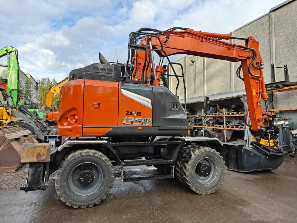 Hitachi ZX135W-7 VARUSTELTU - Bager na kotačima: slika Hitachi ZX135W-7 VARUSTELTU - Bager na kotačima Hitachi ZX135W-7 VARUSTELTU - Bager na kotačima: slika Hitachi ZX135W-7 VARUSTELTU - Bager na kotačima