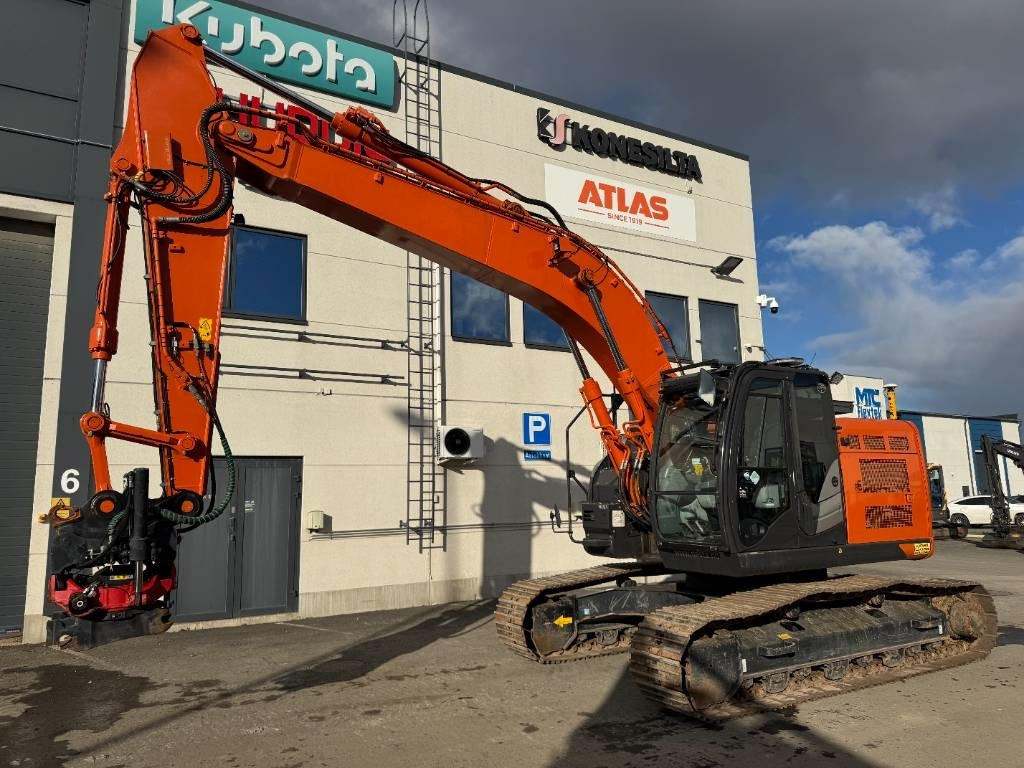 Hitachi ZX225USRLC-6 PYÖRITTÄJÄ, 3D-LAITTEET - Bager gusjeničar: slika Hitachi ZX225USRLC-6 PYÖRITTÄJÄ, 3D-LAITTEET - Bager gusjeničar Hitachi ZX225USRLC-6 PYÖRITTÄJÄ, 3D-LAITTEET - Bager gusjeničar: slika Hitachi ZX225USRLC-6 PYÖRITTÄJÄ, 3D-LAITTEET - Bager gusjeničar