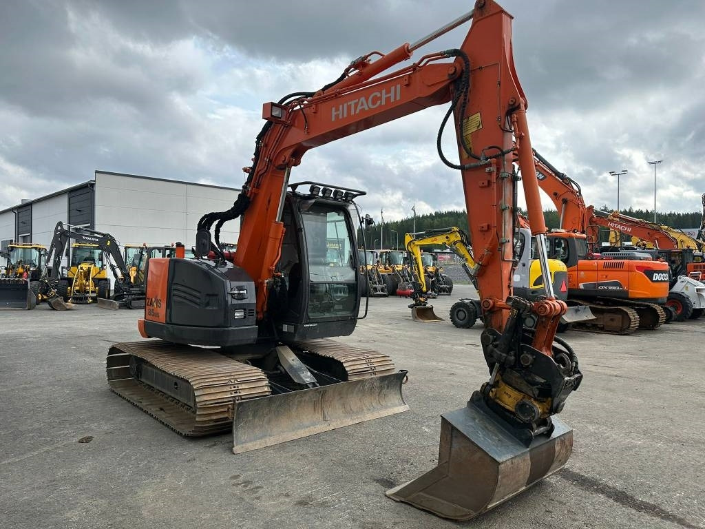 Hitachi ZX85US-5 800mm telat 6kpl työlaitteet mukaan - Mini bager: slika Hitachi ZX85US-5 800mm telat 6kpl työlaitteet mukaan - Mini bager Hitachi ZX85US-5 800mm telat 6kpl työlaitteet mukaan - Mini bager: slika Hitachi ZX85US-5 800mm telat 6kpl työlaitteet mukaan - Mini bager