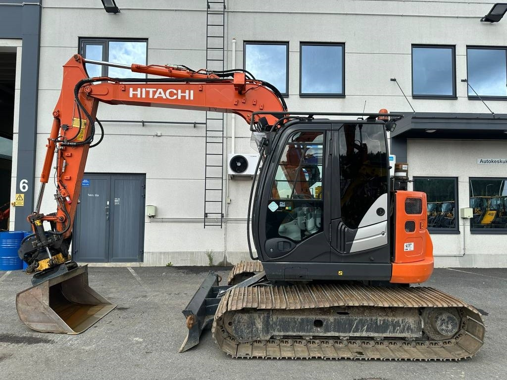 Hitachi ZX85US-5 800mm telat 6kpl työlaitteet mukaan - Mini bager: slika Hitachi ZX85US-5 800mm telat 6kpl työlaitteet mukaan - Mini bager Hitachi ZX85US-5 800mm telat 6kpl työlaitteet mukaan - Mini bager: slika Hitachi ZX85US-5 800mm telat 6kpl työlaitteet mukaan - Mini bager