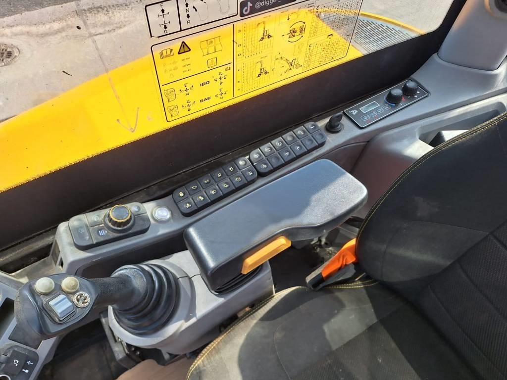 Bager na kotačima JCB HD110WT 4F -HYDRADIG_: slika Bager na kotačima JCB HD110WT 4F -HYDRADIG_