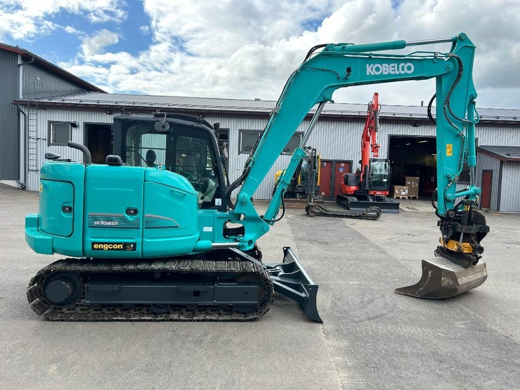 Kobelco SK85MSR-3 PYÖRITTÄJÄLLÄ - Mini bager: slika Kobelco SK85MSR-3 PYÖRITTÄJÄLLÄ - Mini bager Kobelco SK85MSR-3 PYÖRITTÄJÄLLÄ - Mini bager: slika Kobelco SK85MSR-3 PYÖRITTÄJÄLLÄ - Mini bager