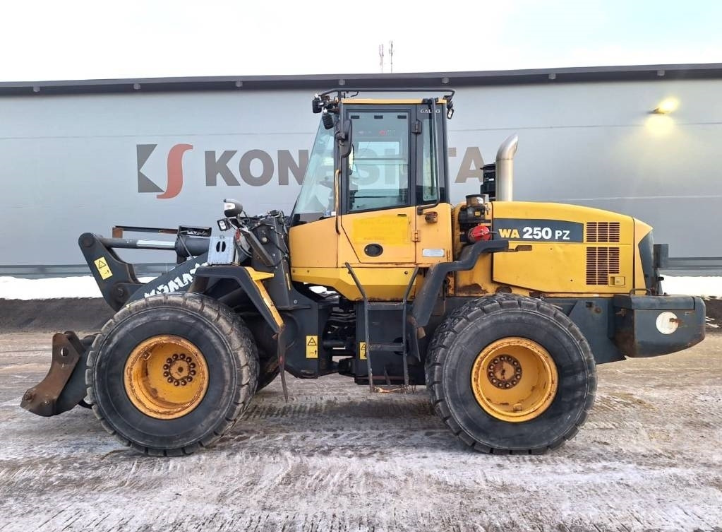 Utovarivač na kotačima Komatsu MYYTY! SOLD! WA250PZ-5 RASVARI, VAAKA YM.: slika Utovarivač na kotačima Komatsu MYYTY! SOLD! WA250PZ-5 RASVARI, VAAKA YM.