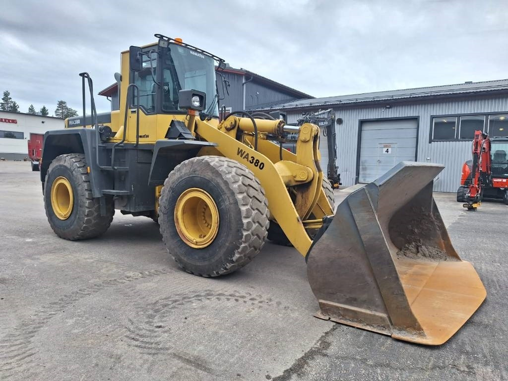 Komatsu WA 380-3A - Utovarivač na kotačima: slika Komatsu WA 380-3A - Utovarivač na kotačima Komatsu WA 380-3A - Utovarivač na kotačima: slika Komatsu WA 380-3A - Utovarivač na kotačima