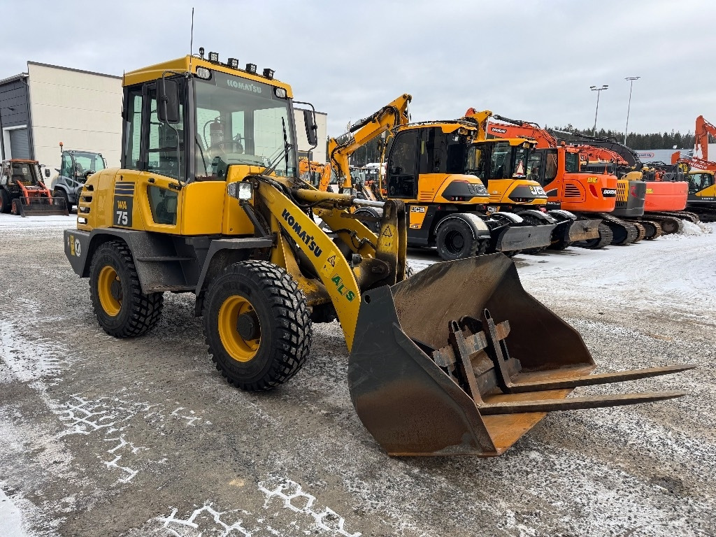 Komatsu WA75-3 30KM/H, 1-omistaja - Utovarivač na kotačima: slika Komatsu WA75-3 30KM/H, 1-omistaja - Utovarivač na kotačima Komatsu WA75-3 30KM/H, 1-omistaja - Utovarivač na kotačima: slika Komatsu WA75-3 30KM/H, 1-omistaja - Utovarivač na kotačima