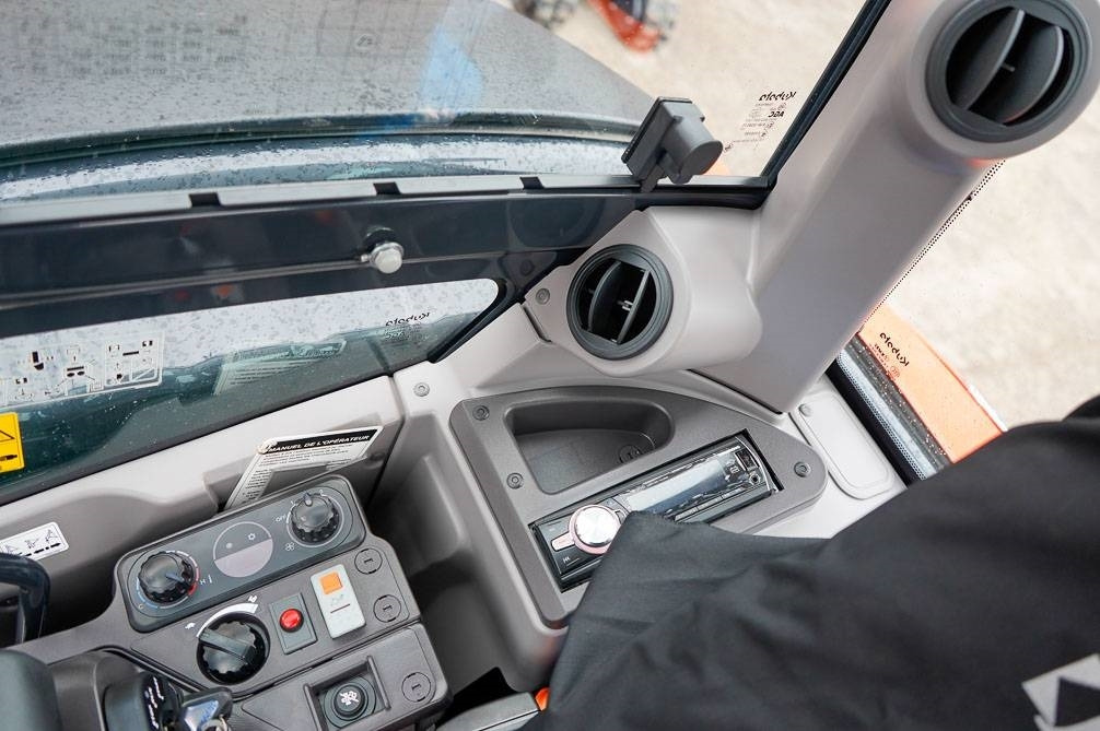 Mini bager Kubota U56-5 VALMIIKSI VARUSTELTU: slika Mini bager Kubota U56-5 VALMIIKSI VARUSTELTU