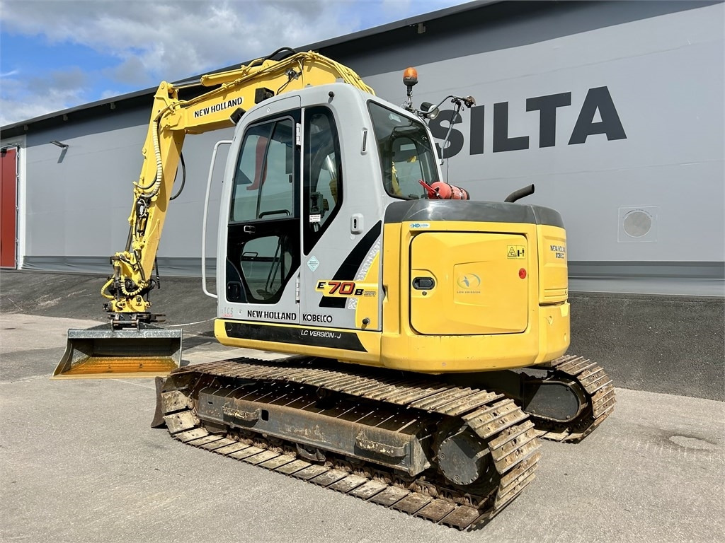New Holland E 70BSR 2D MITTALAITTEET - Mini bager: slika New Holland E 70BSR 2D MITTALAITTEET - Mini bager New Holland E 70BSR 2D MITTALAITTEET - Mini bager: slika New Holland E 70BSR 2D MITTALAITTEET - Mini bager