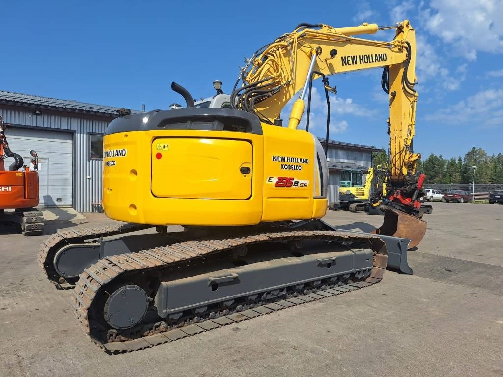 New Holland E235BSRLC PYÖRITTÄJÄLLÄ - Bager gusjeničar: slika New Holland E235BSRLC PYÖRITTÄJÄLLÄ - Bager gusjeničar New Holland E235BSRLC PYÖRITTÄJÄLLÄ - Bager gusjeničar: slika New Holland E235BSRLC PYÖRITTÄJÄLLÄ - Bager gusjeničar